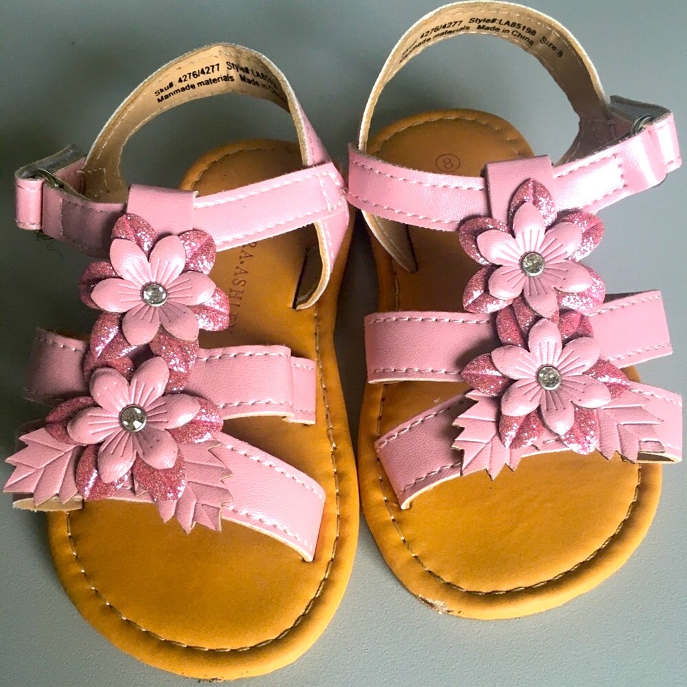 Pink Flower Sandals 🌸